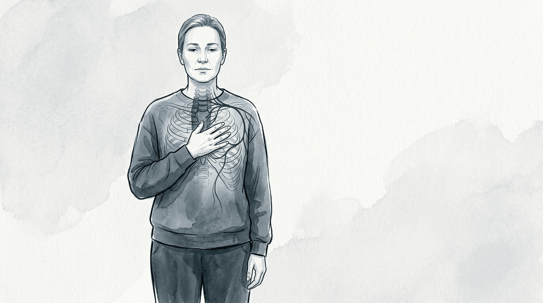 Illustrazione editoriale: rigidità toracica alta T1–T4, facilitazione simpatica cardiopolmonare, precordialgia funzionale